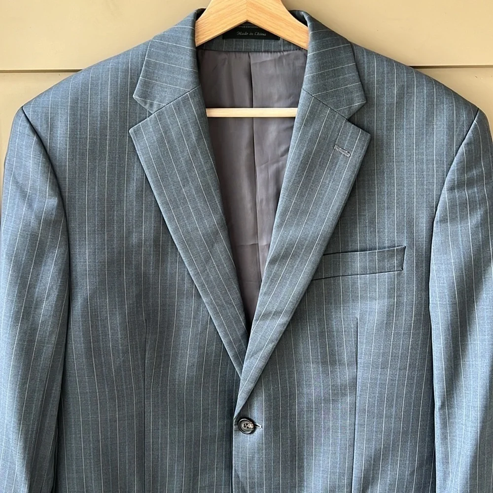 Lauren Ralph Lauren 100% Wool Pin Stripe Gray 2 Piece Suit. Size 40R